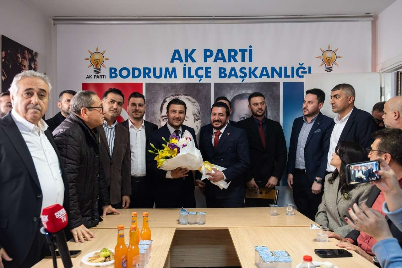 AK Parti Bodrum İlçe Başkanlığı’nda Devir Teslim Töreni Gerçekleştirildi 6